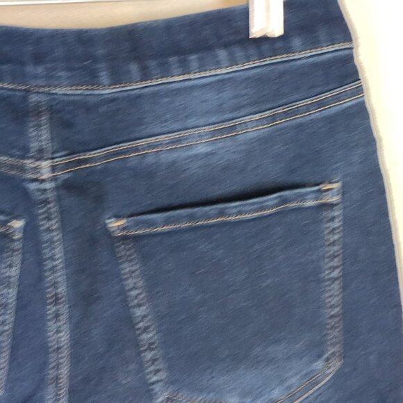 Just Be Dark Wash Drawstring Waist Stretch Denim Shorts with Cuff Detail Size S - Picture 12 of 16